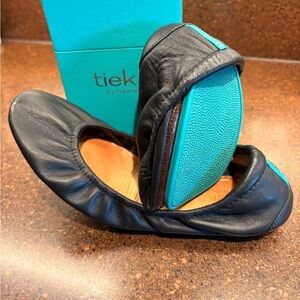 Tieks Black Flats with Teal Soles 7 w/box
